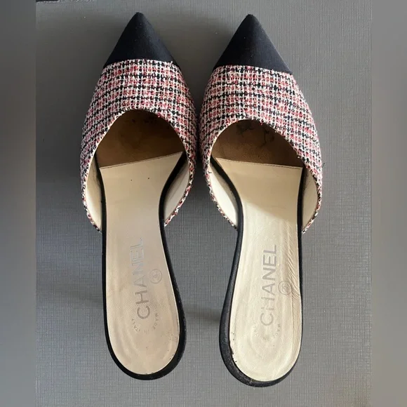 Chanel tweed mules with a pointed cap toe & a heel embellished a pearl 40/ 9.5 - Picture 5 of 12